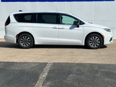 2024 Chrysler Pacifica Hybrid Select