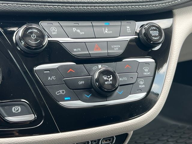2024 Chrysler Pacifica Touring L AWD