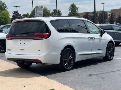 2024 Chrysler Pacifica Touring L AWD