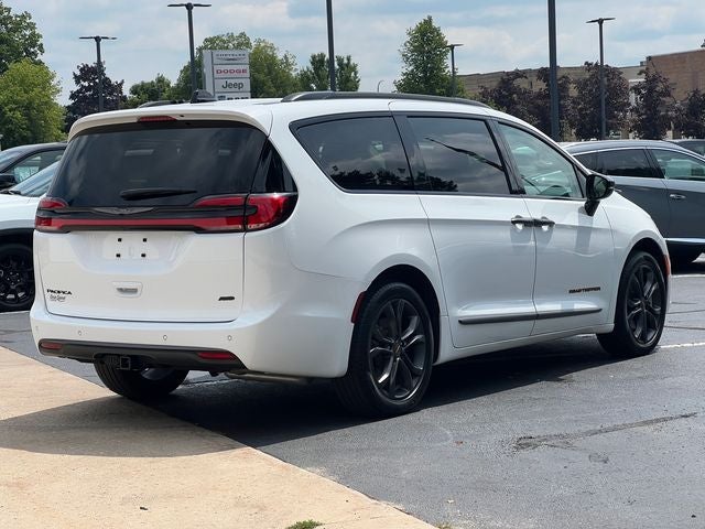 2024 Chrysler Pacifica Touring L AWD