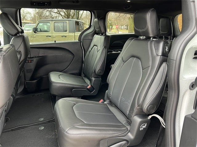 2026 Chrysler Pacifica PACIFICA SELECT AWD