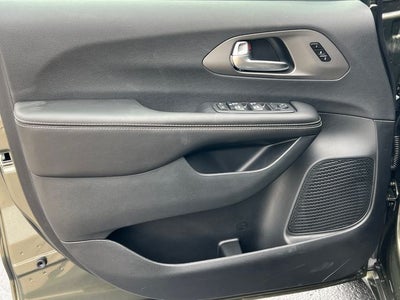 2027 Chrysler Pacifica PACIFICA SELECT AWD