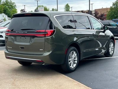2027 Chrysler Pacifica PACIFICA SELECT AWD
