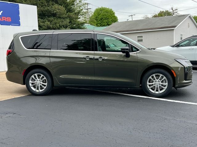 2027 Chrysler Pacifica PACIFICA SELECT AWD