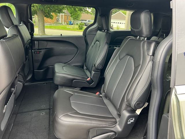 2027 Chrysler Pacifica PACIFICA SELECT AWD