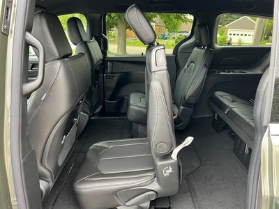 2027 Chrysler Pacifica PACIFICA SELECT AWD
