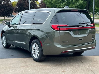 2027 Chrysler Pacifica PACIFICA SELECT AWD