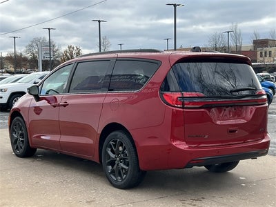 2026 Chrysler Pacifica PACIFICA SELECT AWD