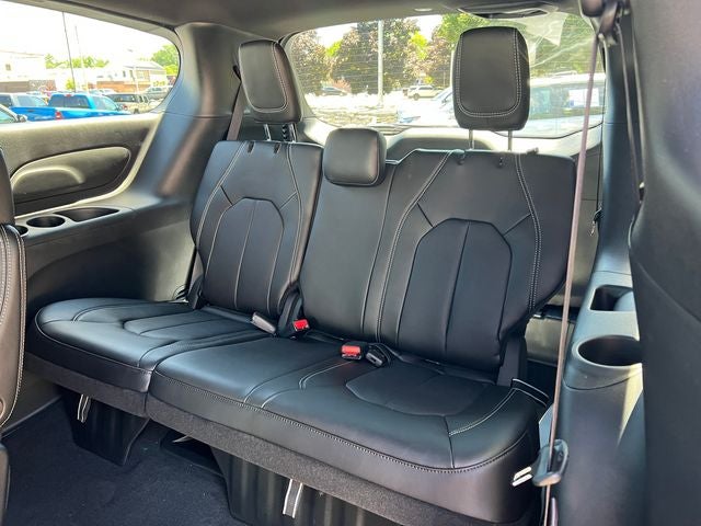 2027 Chrysler Pacifica PACIFICA SELECT AWD