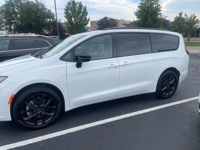 2025 Chrysler Pacifica Limited AWD