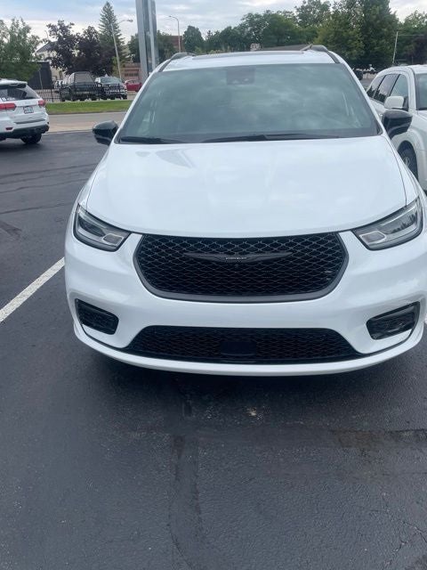 2025 Chrysler Pacifica Limited AWD