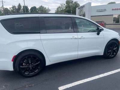 2025 Chrysler Pacifica Limited AWD