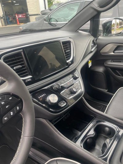 2025 Chrysler Pacifica Limited AWD