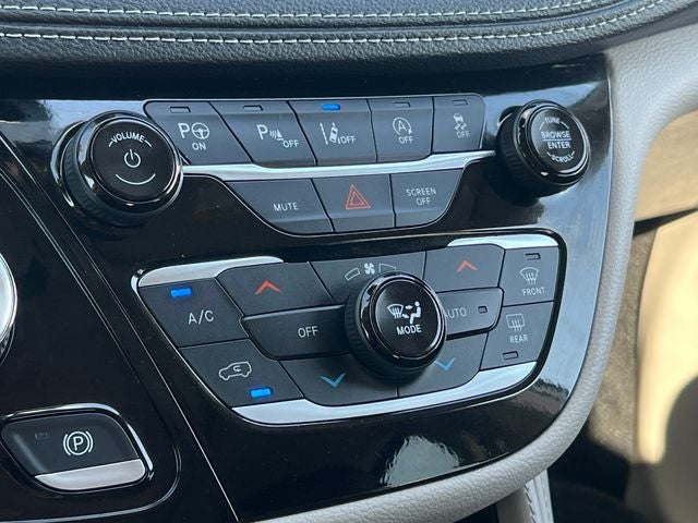 2024 Chrysler Pacifica Limited AWD