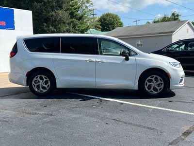 2024 Chrysler Pacifica Limited AWD