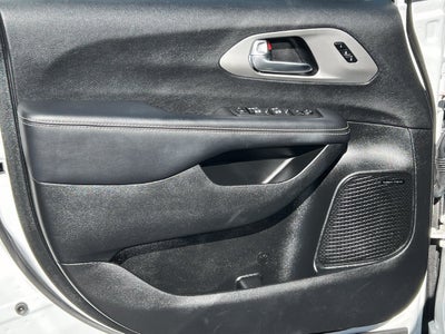 2023 Chrysler Pacifica Limited AWD
