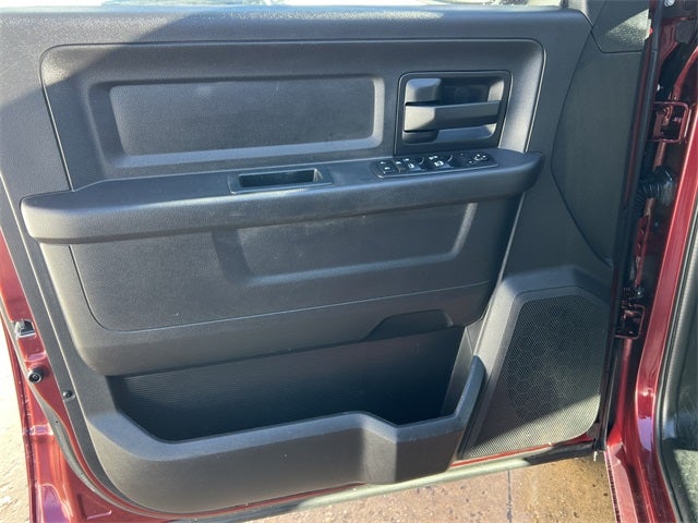 2017 RAM 1500 Express Crew Cab 4x4 5'7' Box