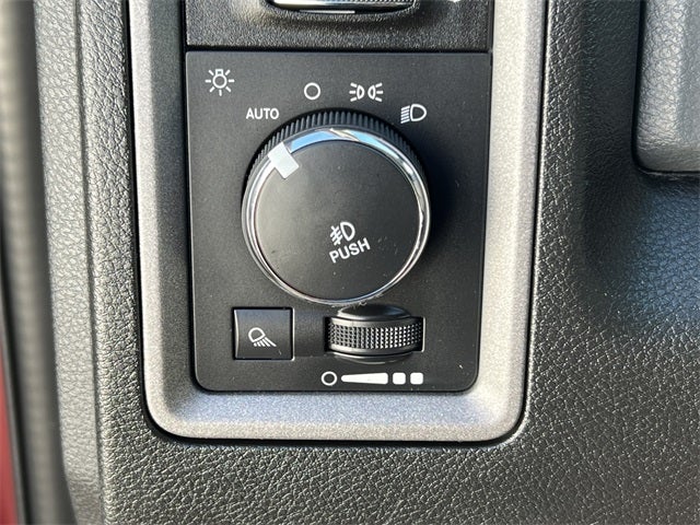 2017 RAM 1500 Express Crew Cab 4x4 5'7' Box