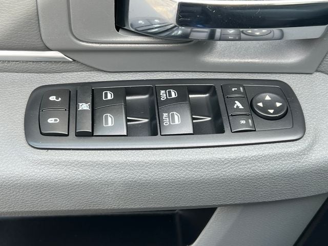 2017 RAM 1500 Big Horn Crew Cab 4x4 5'7' Box