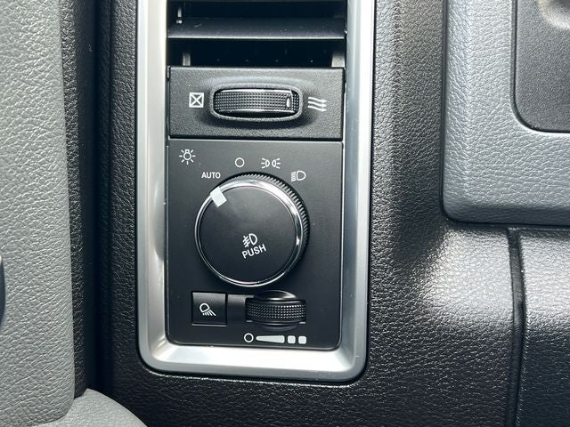 2017 RAM 1500 Big Horn Crew Cab 4x4 5'7' Box