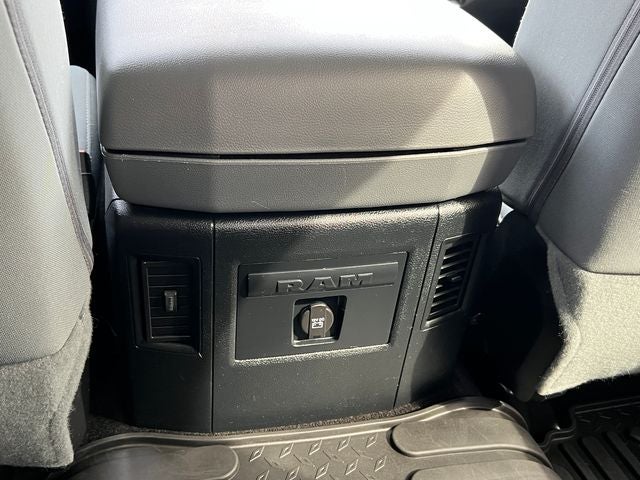 2017 RAM 1500 Big Horn Crew Cab 4x4 5'7' Box