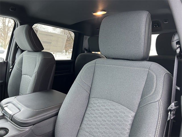 2026 RAM Ram 2500 RAM 2500 BLACK EXPRESS CREW CAB 4X4 6'4' BOX