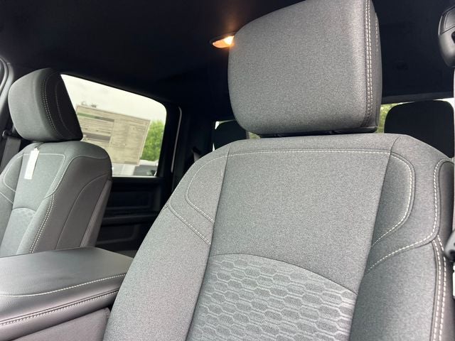 2026 RAM 2500 RAM 2500 BLACK EXPRESS CREW CAB 4X4 6'4' BOX