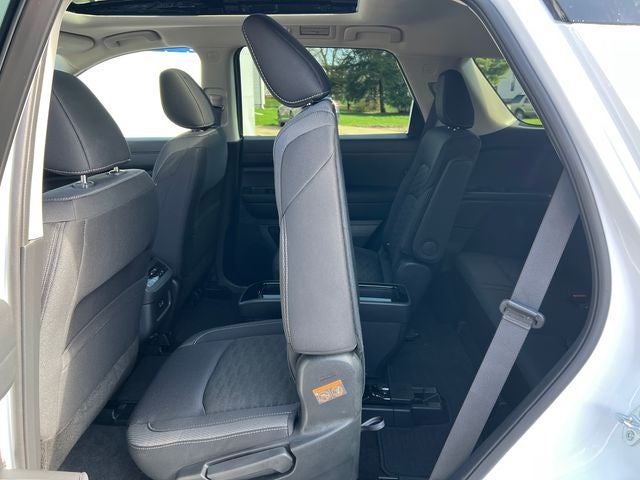 2025 Nissan Pathfinder SV 4WD